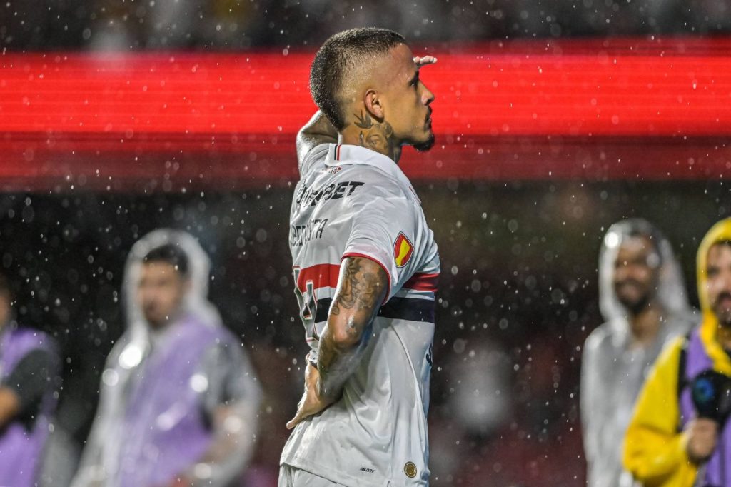 Diego-Costa-São-Paulo-jogo-1039246366h Zagueiro Diego Costa comemorando gol do São Paulo