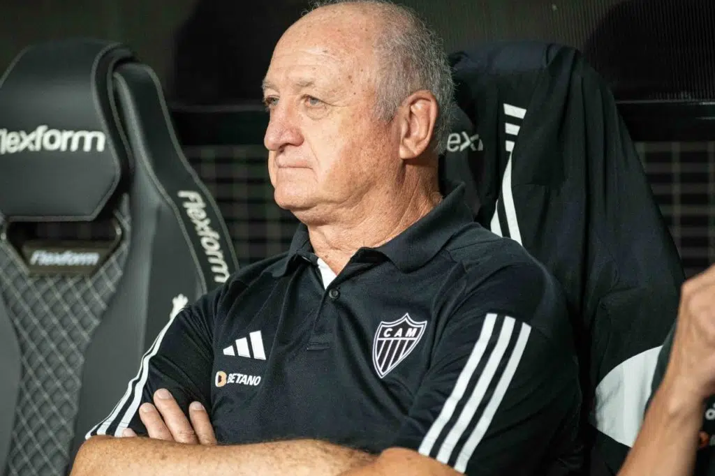 Felipão-técnico-Atlético-imago1036776791h Técnico Felipão no banco de reservas do Atlético Mineiro