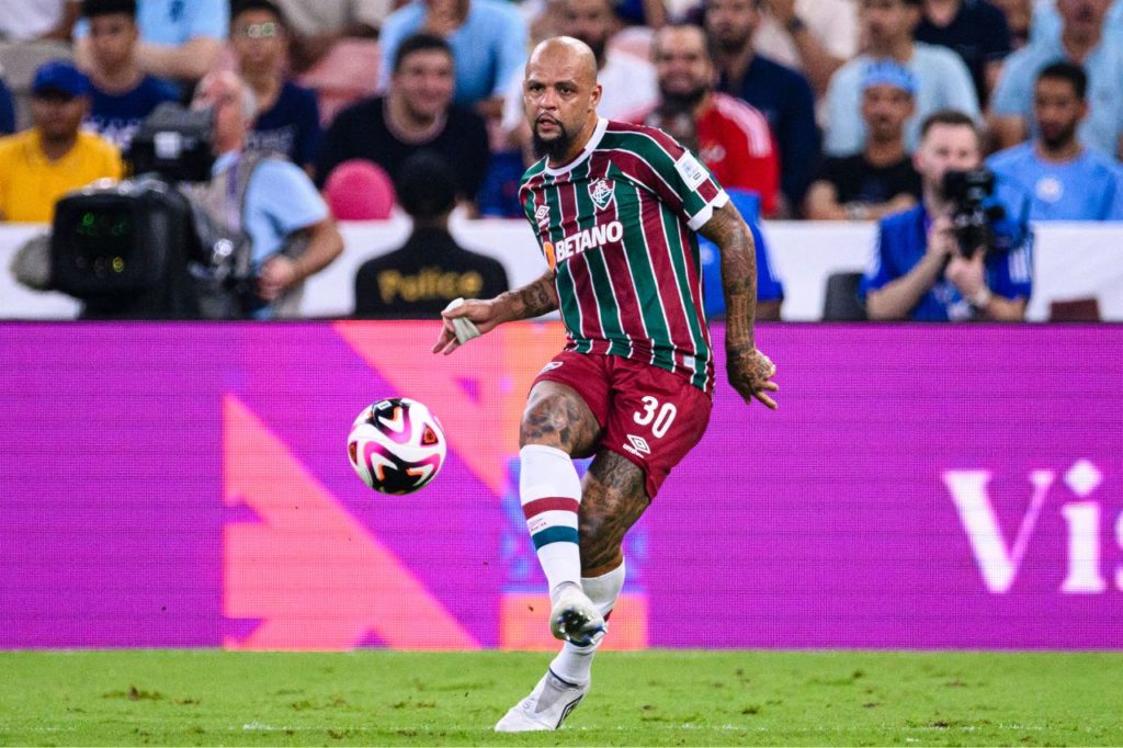 Felipe-Melo-Fluminense-jogo-imago103853576h Zagueiro Felipe Melo em ação pelo Fluminense