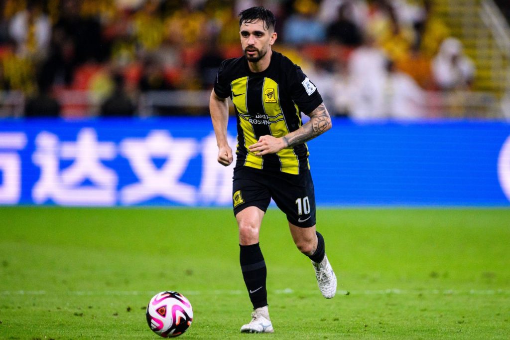 Igor-Coronado-Al-Ittihad-jogo-imago1038147010h Meia Igor Coronado em jogo do Al-Ittihad