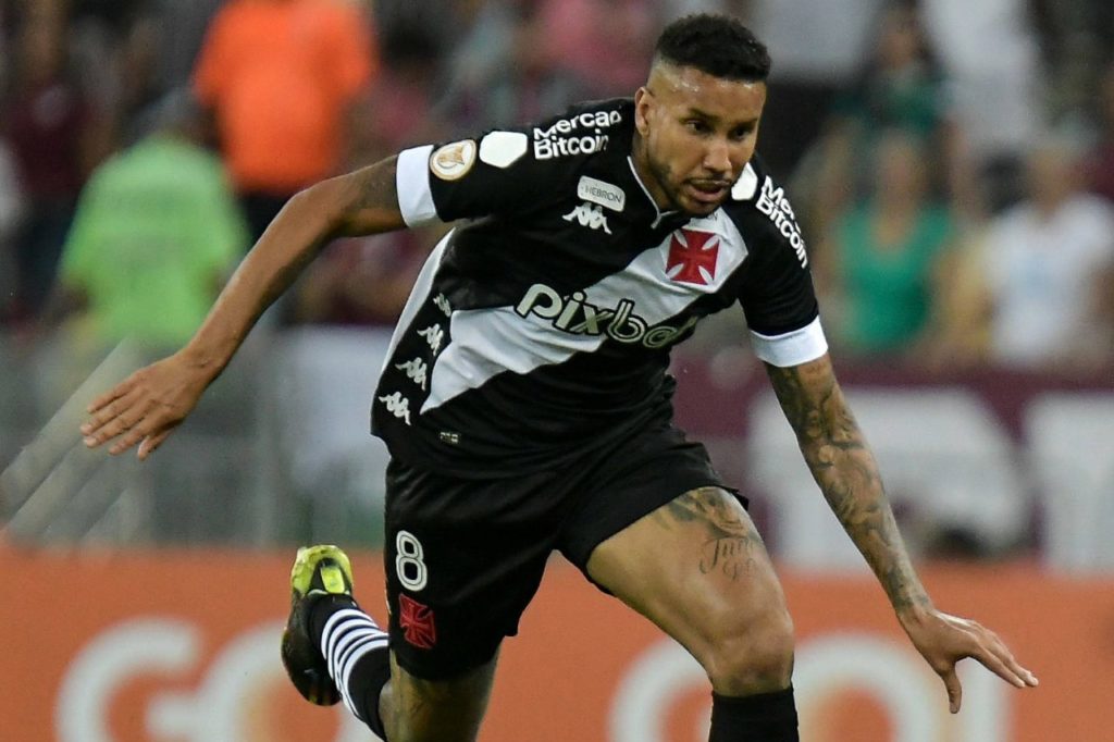 Jair-volante-lesão-Vasco-imago1029337166h Volante Jair em ação pelo Vasco da Gama
