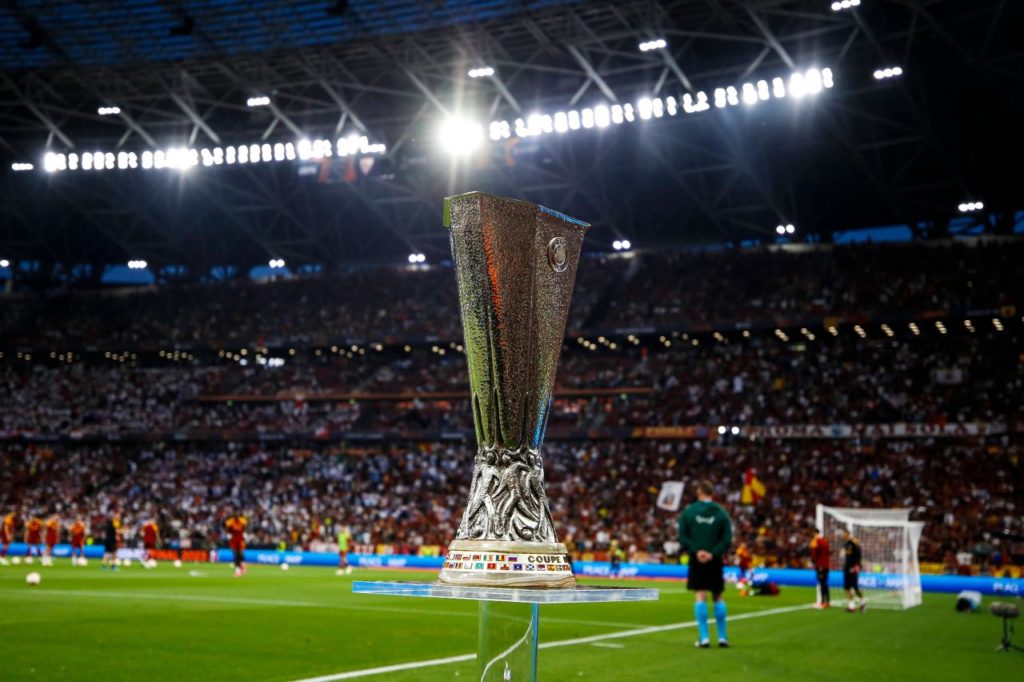 Liga-Europa-taça-imago1030647041h Taça da Liga Europa no gramado