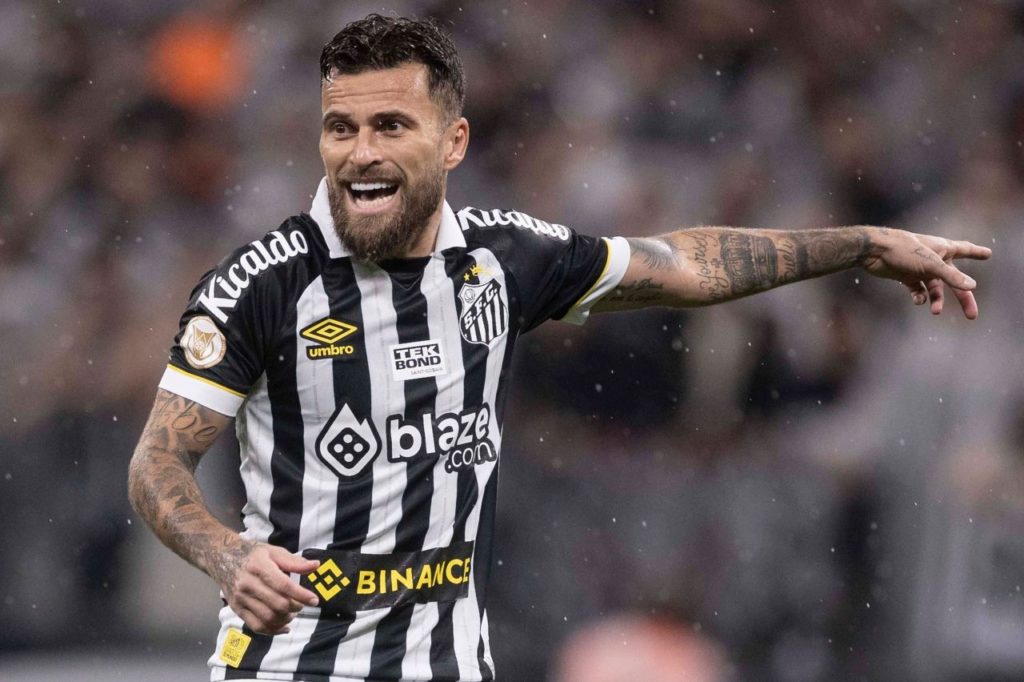 Lucas-Lima-Santos-jogo-imago1036392204h Meia Lucas Lima em ação pelo Santos