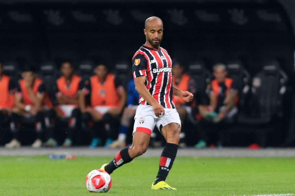 Lucas-São-Paulo-jogo-imago1039827291h O meia-atacante Lucas Moura em ação pelo São Paulo no Paulistão