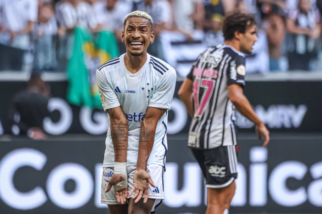 Matheus-Pereira-Cruzeiro-jogo-clássico-imago1036085409h O meia Matheus Pereira no clássico entre Cruzeiro e Atlético