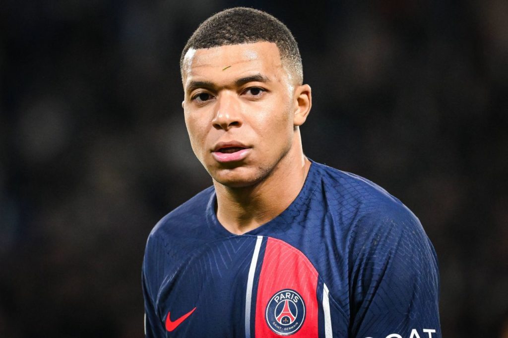 Mbappé-PSG-jogo-imago1040631117h Atacante Mbappé em jogo do Paris Saint-Germain