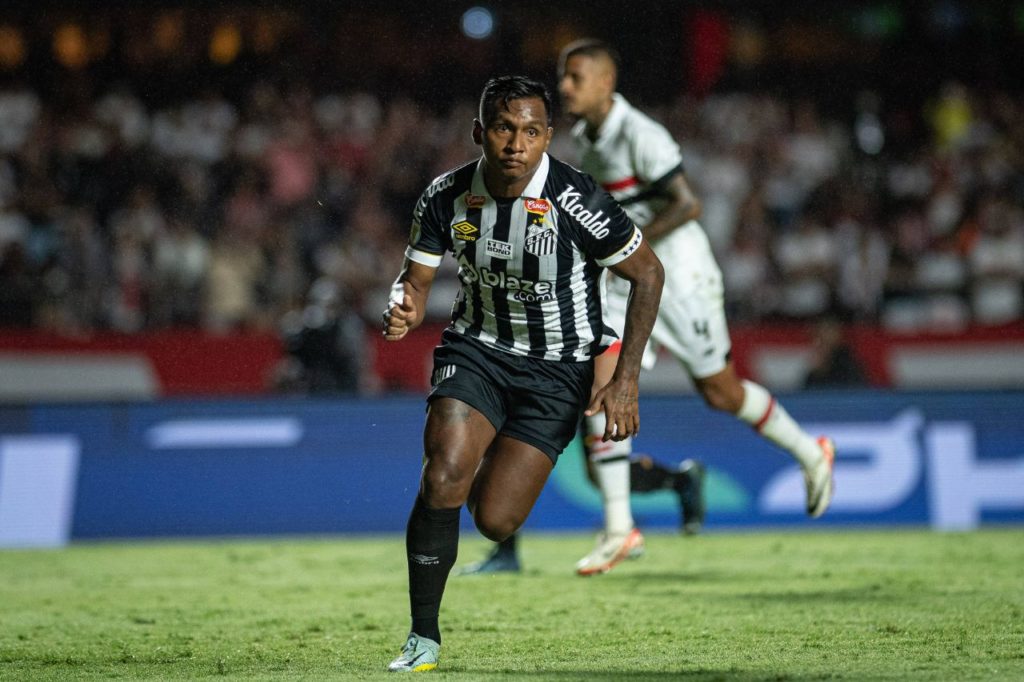 Morelos-Santos-gol-imago1040616701h Morelos comemorando o gol do Santos na vitória em cima do São Paulo