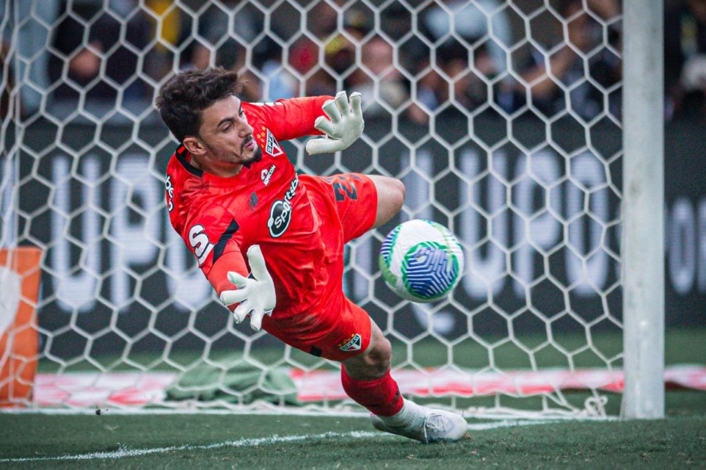 Rafael-São-Paulo-defesa-imago10400058611h Goleiro Rafael defendendo pênalti para o São Paulo na Supercopa contra o Palmeiras