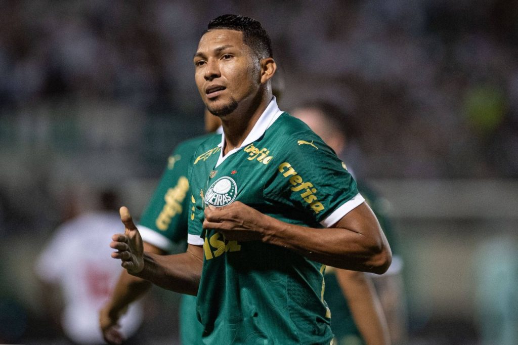 Atacante Rony comemora gol do Palmeiras na vitória em cima do Ituano