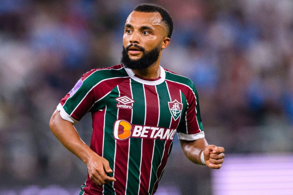 Samuel-Xavier-Fluminense-jogo-imago1038535501h Lateral-direito Samuel Xavier em ação pelo Fluminense