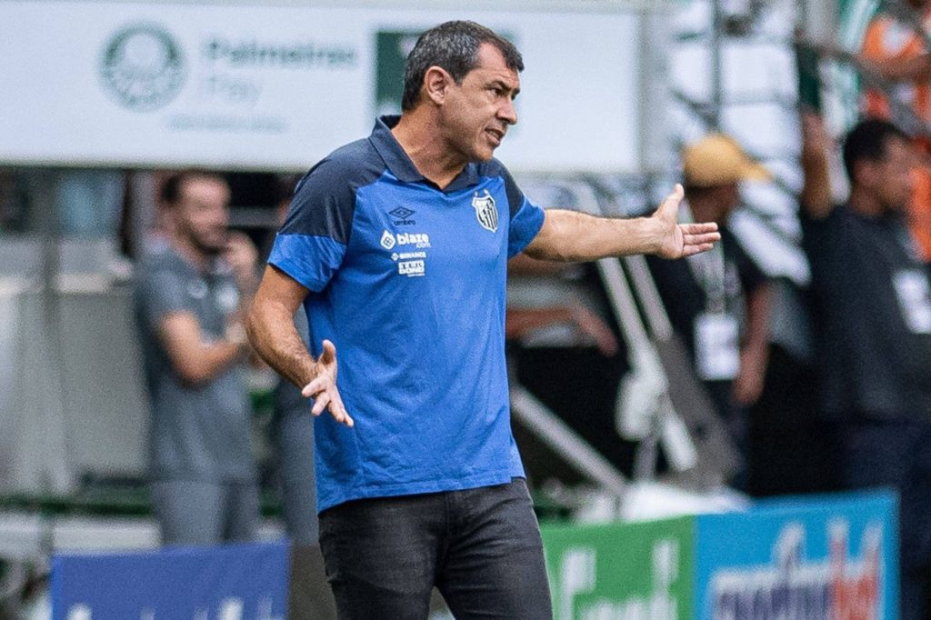 Técnico-Fábio-Carille-Santos-imago1039704691h Fábio Carille prepara o Santos para clássico do Paulistão
