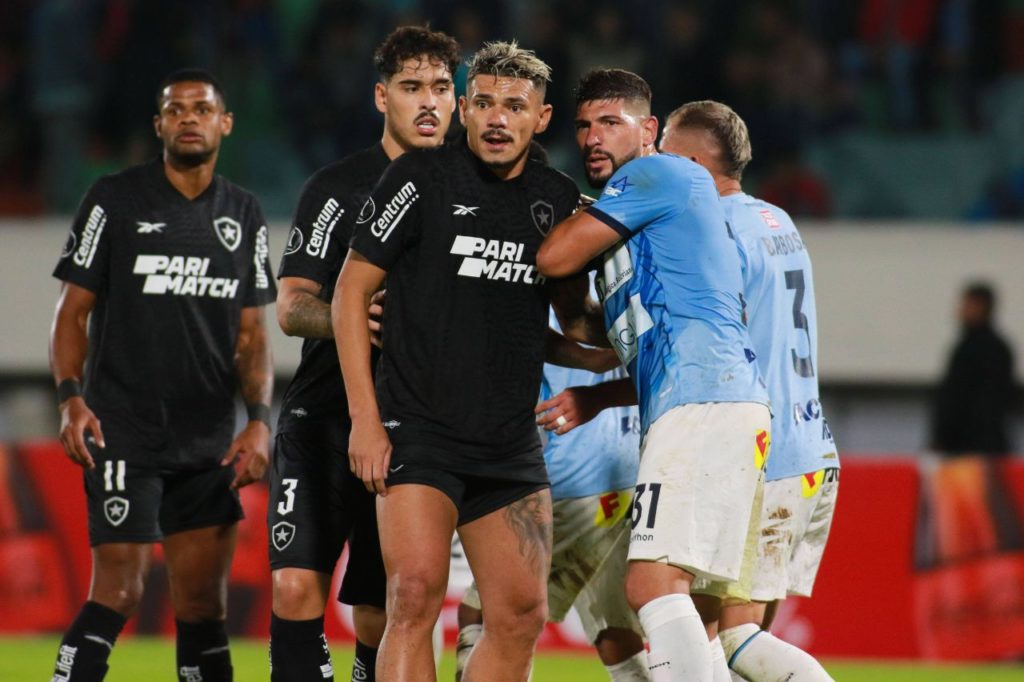 Tiquinho-Soares-Botafogo-jogo-imago1040965974h Atacante Tiquinho Soares em ação pelo Botafogo na Conmebol Libertadores