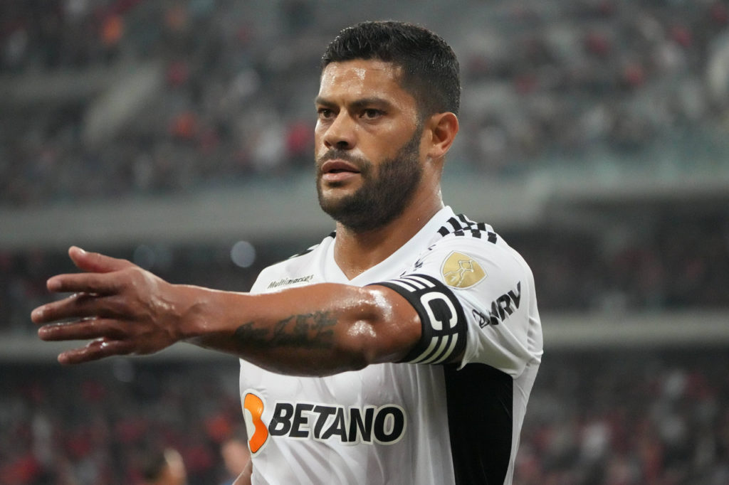 Hulk-Atlético-MG-Jogo-imago1028220268h Hulk, do Atlético-MG, orienta o time em um jogo do Brasileirão de 2023.