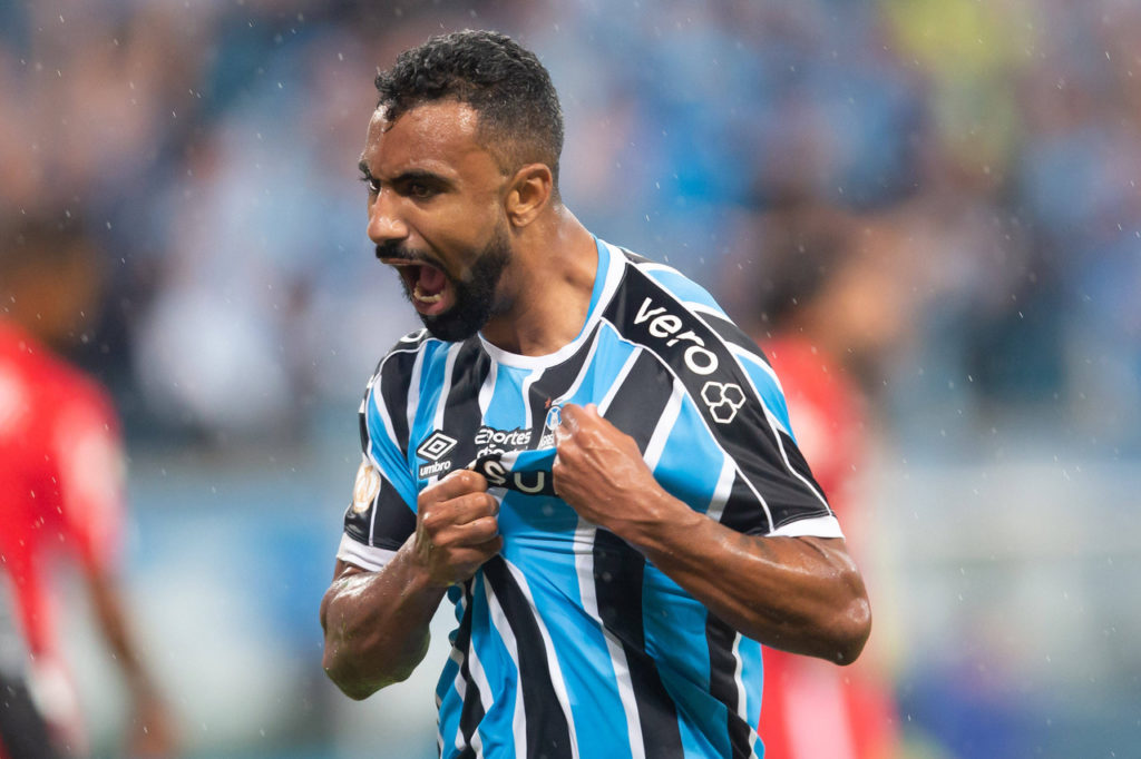 Galdino-Grêmio-Jogo-imago1030031809h Galdino, do Grêmio, comemora mais um gol marcado pela equipe.
