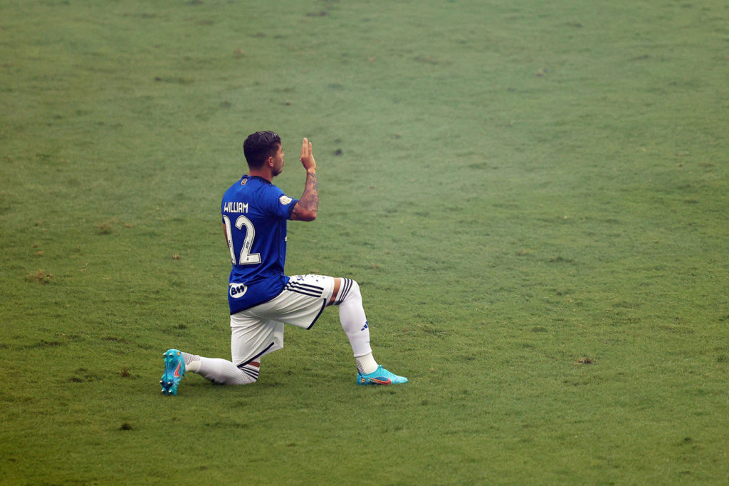 William-Cruzeiro-Jogo-imago1035024019h William, do Cruzeiro, comemora um gol marcado pelo time mineiro na temporada.