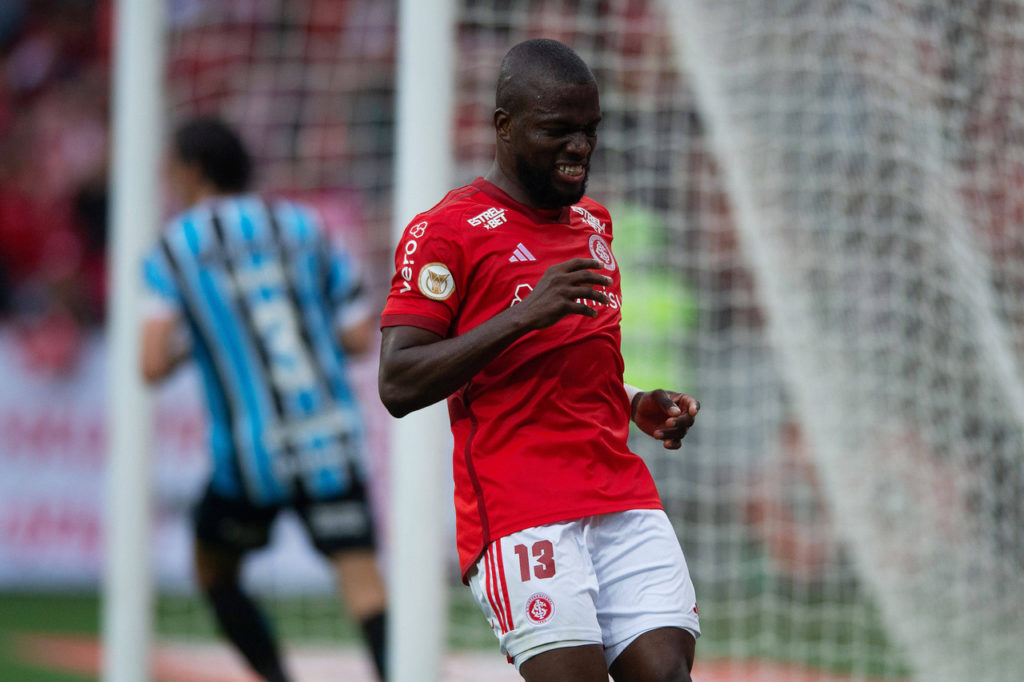 Valencia-Internacional-Jogo-imago1035377589h Enner Valencia, do Internacional, lamenta uma chance perdida na partida contra o Grêmio nesta temporada.