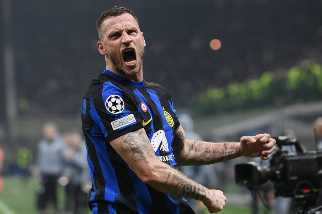 Arnautovic-Inter-Milão-Jogo-imago1040862214h Arnautovic, da Inter de Milão, comemora um gol pelo clube em uma partida de Champions League.