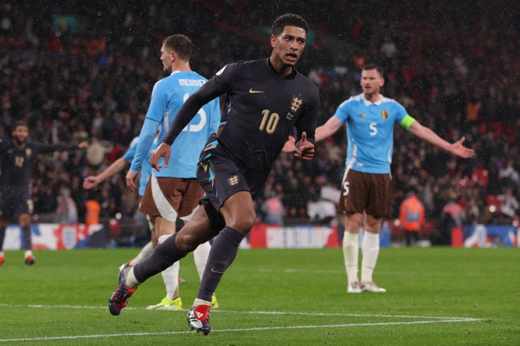 Jude Bellingham comemora gol da Inglaterra no amistoso contra a Bélgica