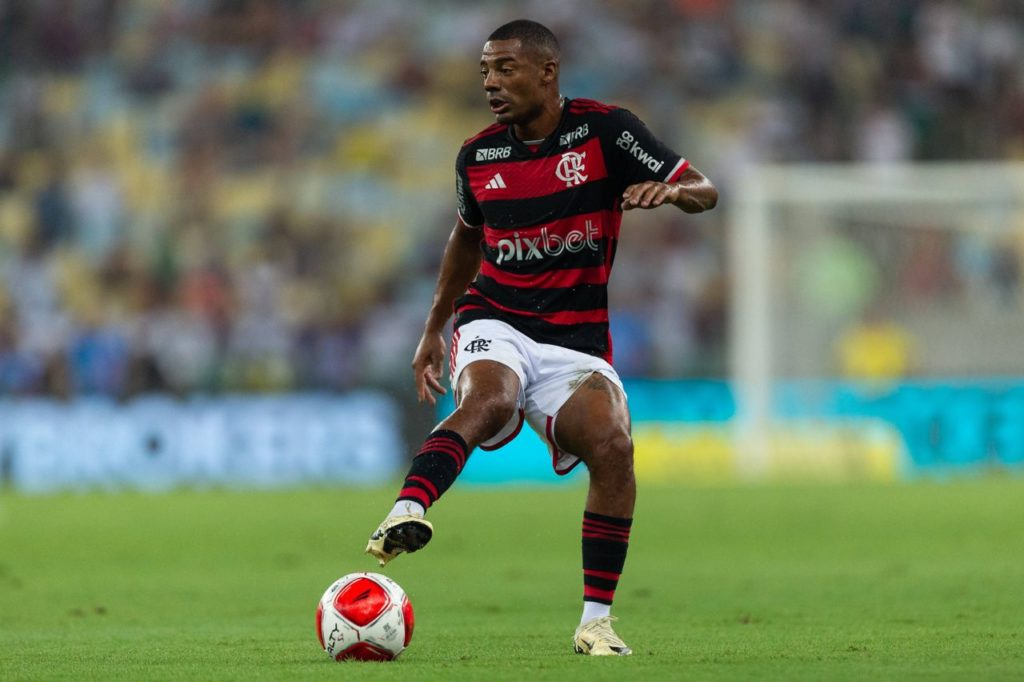 Meio-campista Nicolás De La Cruz em ação pelo Flamengo no Campeonato Carioca