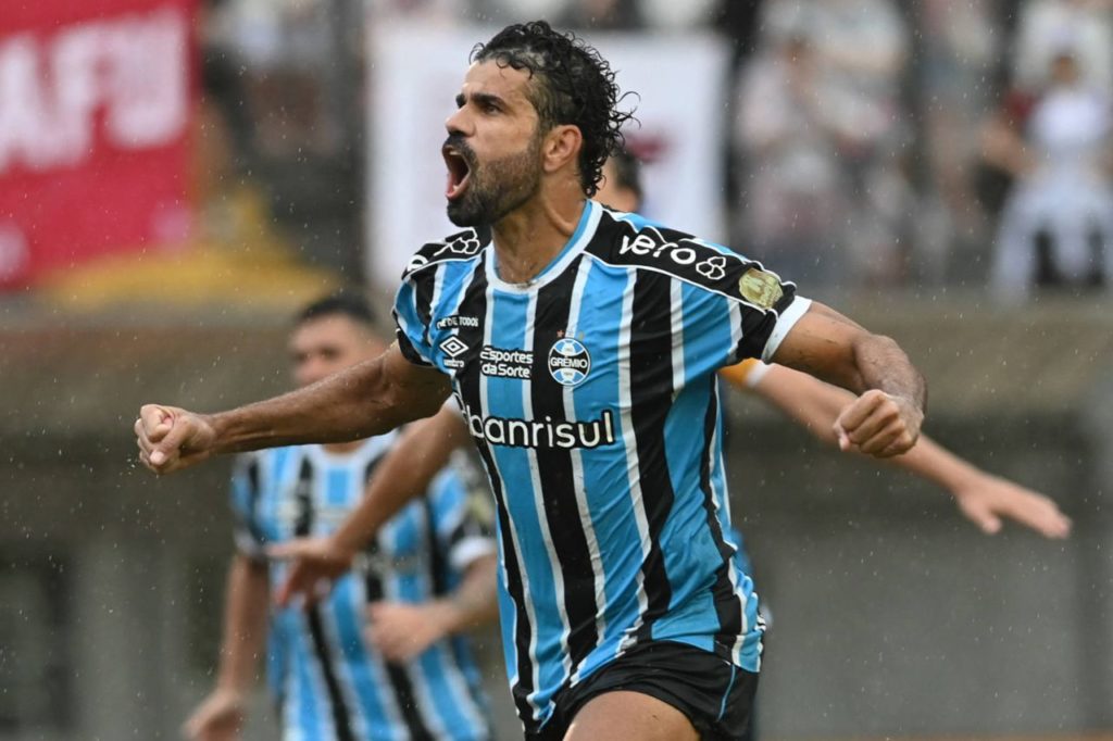 Diego Costa comemorando gol pelo Grêmio no Campeonato Gaúcho