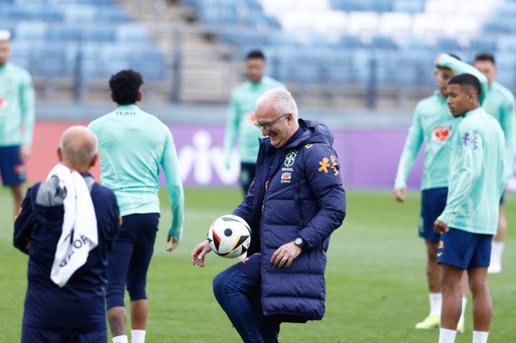 Dorival-Junior-técnico-Brasil-treino-imago1042940108h Técnico Dorival Júnior em treino da Seleção em Madri
