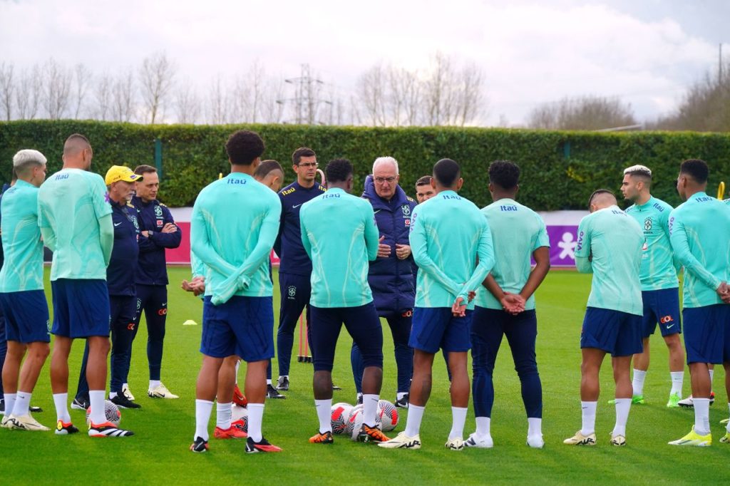 Dorival-Seleção-treino-imago1042677202h Técnico Dorival Júnior comanda treino do Brasil com grupo completo no CT do Arsenal