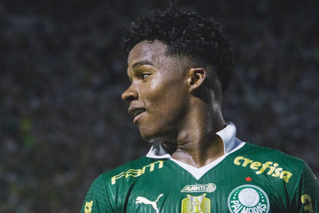 Centroavante Endrick em jogo do Palmeiras