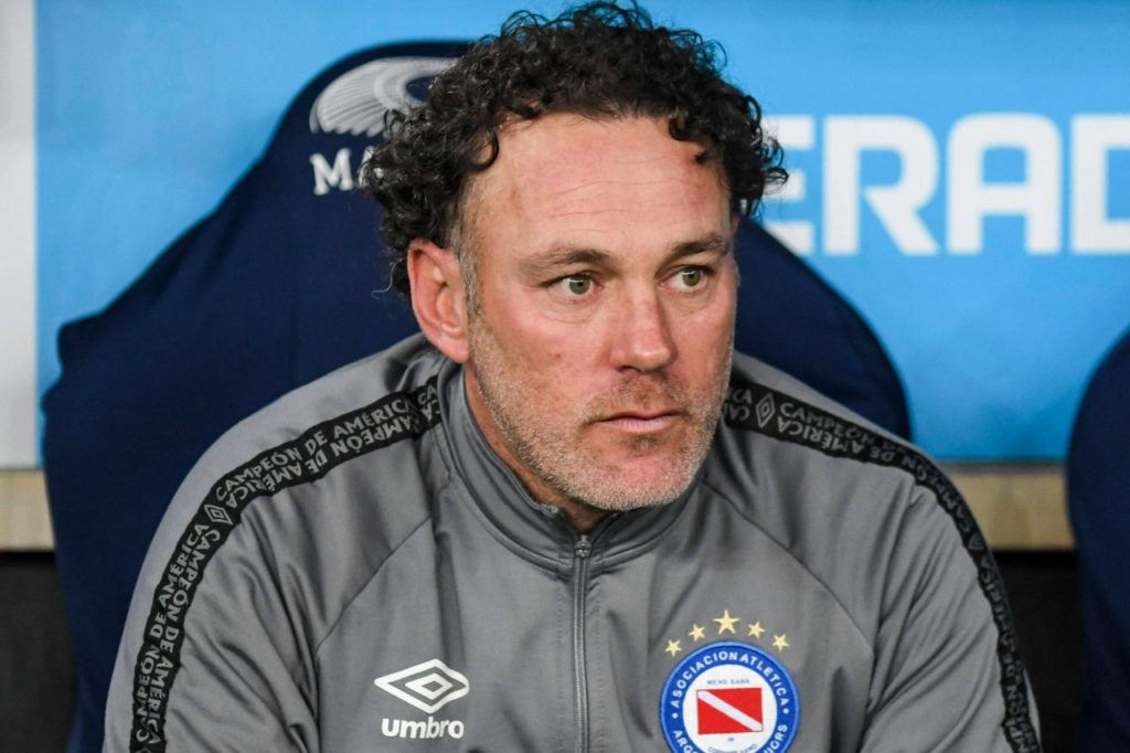 Técnico Gabriel Milito quando estava no Argentinos Juniors