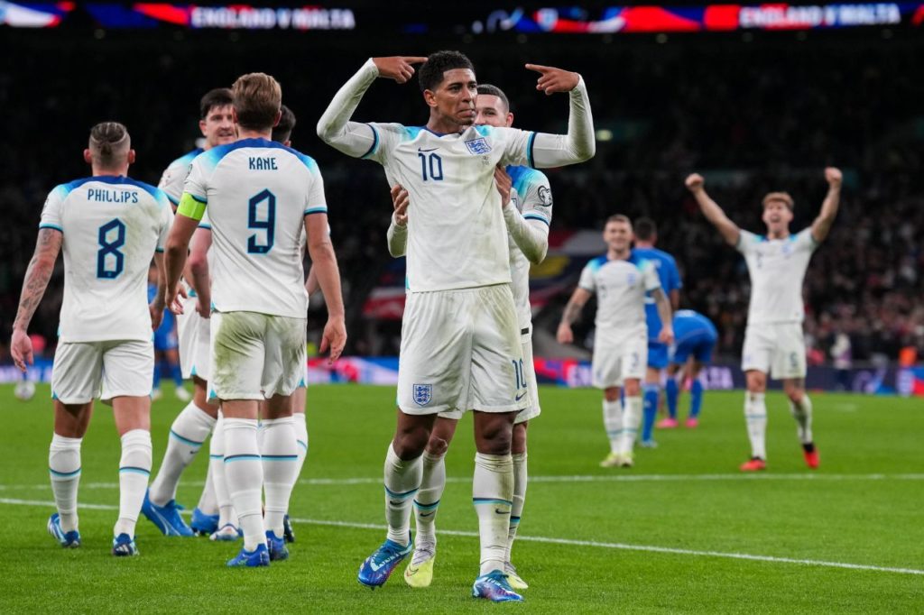 Jude-Bellingham-Inglaterra-jogo-imago1035882518h Meia Jude Bellingham comemora gol pela seleção da Inglaterra