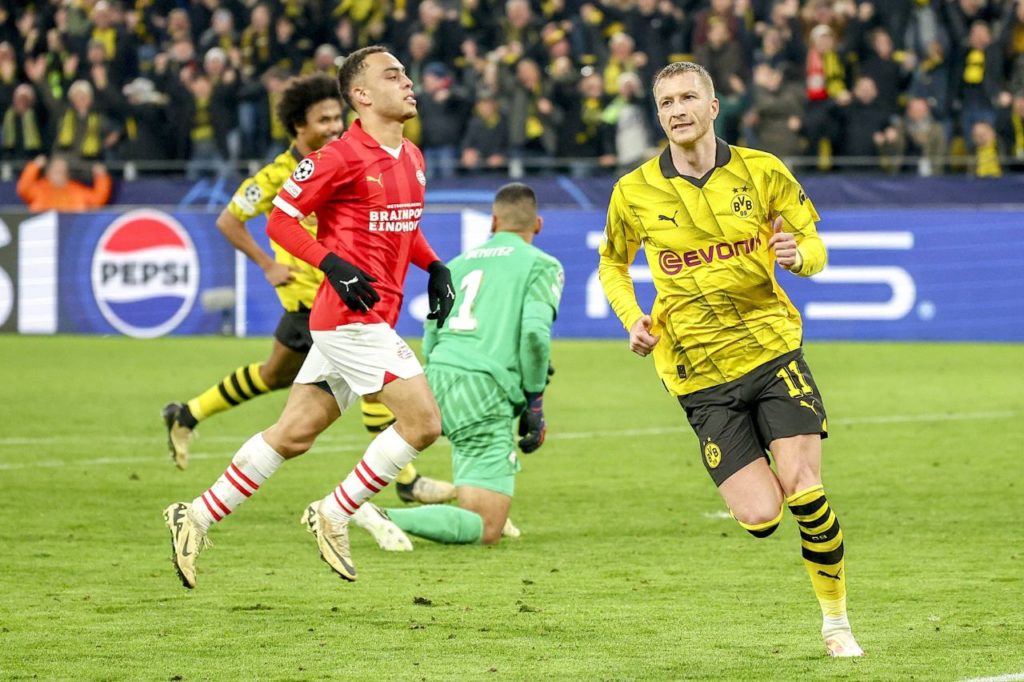 Marco-Reus-Borussia-Dortmund-gol-imago1042477072h Reus comemorando o segundo gol do Dortmund na vitória sobre o PSV pela Liga dos Campeões