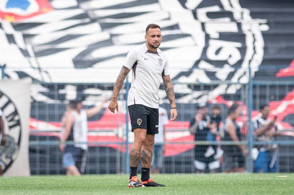 Volante Maycon em treino do Corinthians