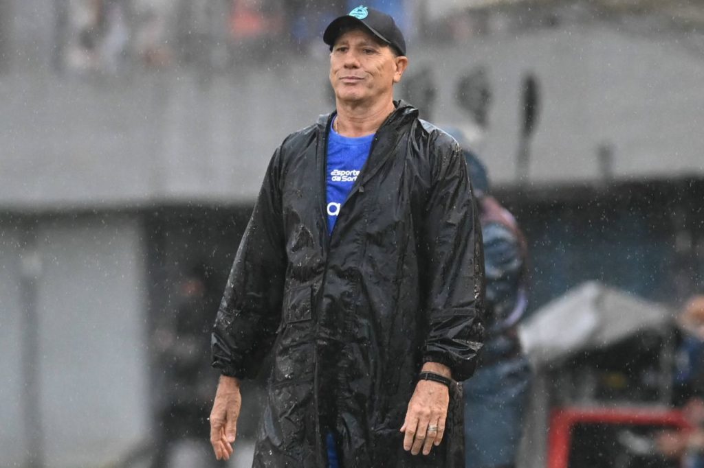 Treinador Renato Portaluppi no comando do Grêmio