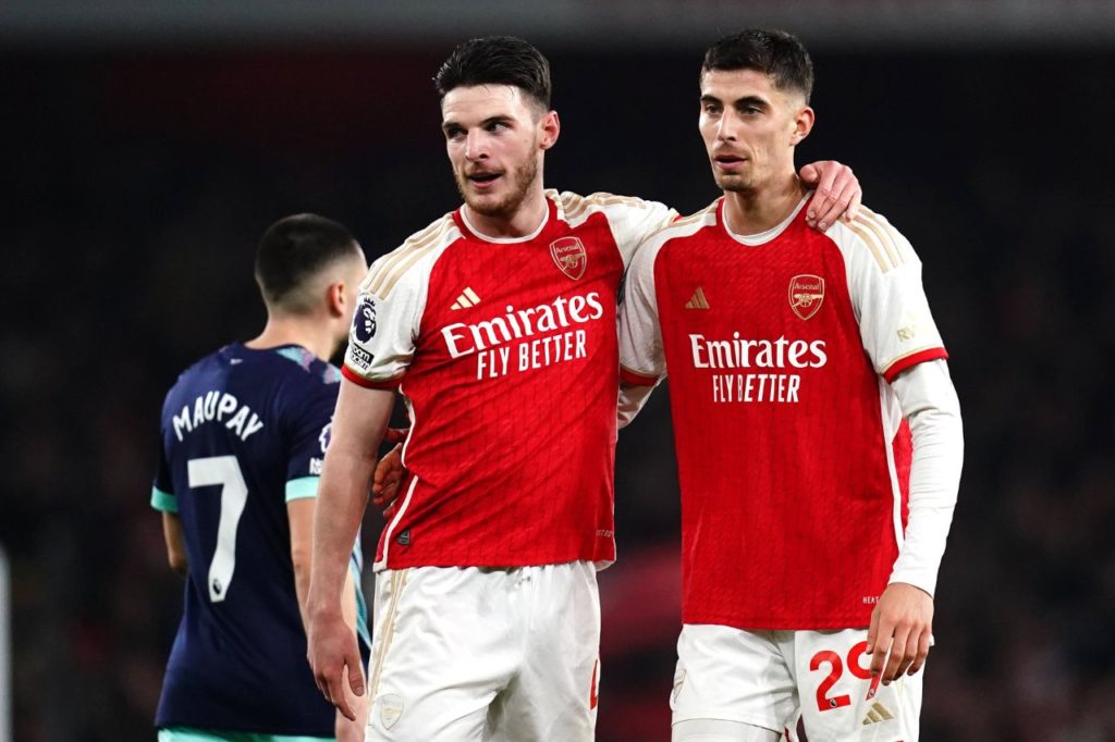 Rice-Havertz-Arsenal-jogo-imago1042183990h Declan Rice e Kai Havertz em jogo do Arsenal contra o Brentford na Premier League