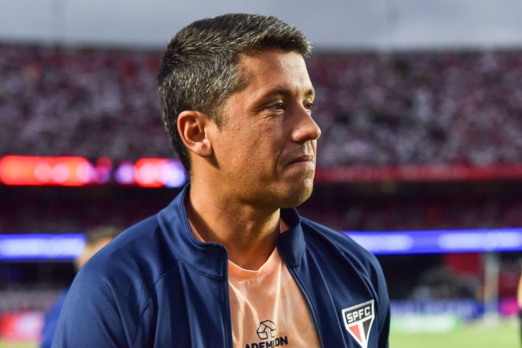 Thiago-Carpini-São-Paulo-jogo-imago1040722654h Técnico Thiago Carpini no comando do São Paulo no Morumbi