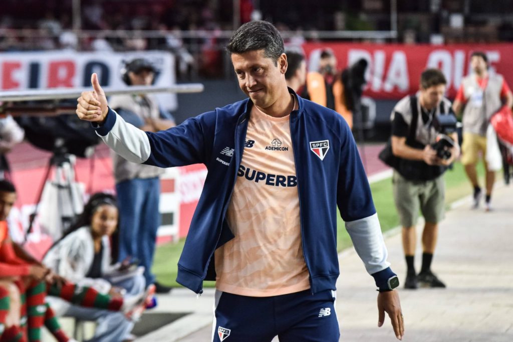 Técnico Thiago Carpini no comando do São Paulo