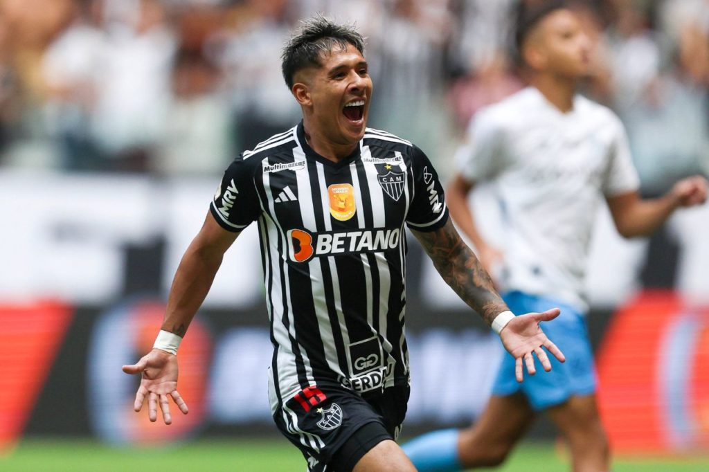 Meia Matías Zaracho em ação pelo Galo