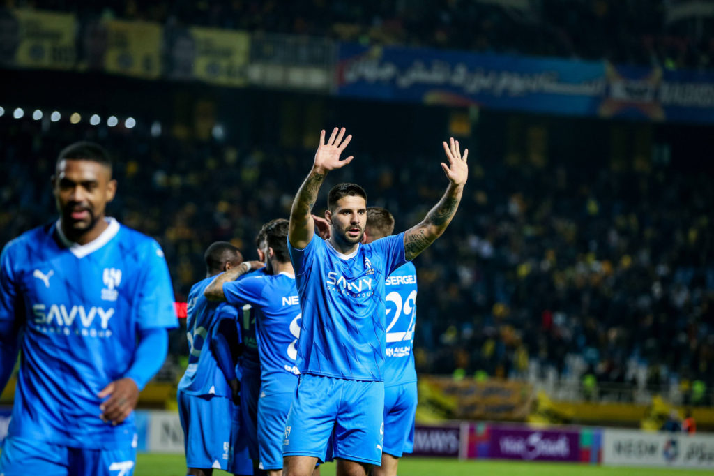 Mitrovic-Al-Hilal-Jogo-imago1040656977h Mitrovic, do Al-Hilal, comemora um dos gols marcados pelo time na Champions League da Ásia.