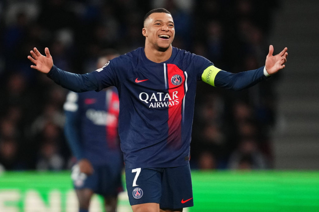 Mbappé-PSG-Jogo-imago1041995506h Mbappé, do PSG, comemorando um dos gols que marcou na rodada da Champions.