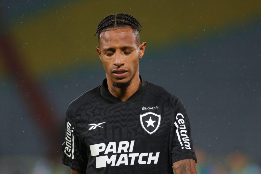 Tchê-Tchê-Botafogo-Jogo-2WKP0XN Tchê Tchê lamenta uma chance perdida durante um jogo pelo Botafogo.