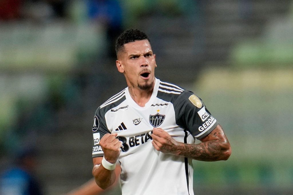 Paulinho-Atlético-MG-jogo-2WY899W Paulinho, do Atlético-MG, comemorando mais um gol marcado pelo clube.