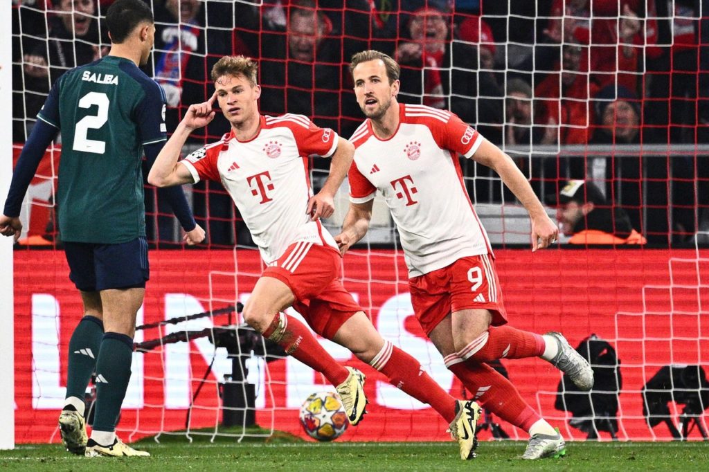 Kimmich, do Bayern de Munique, comemora o gol contra o Arsenal pela Champions League.