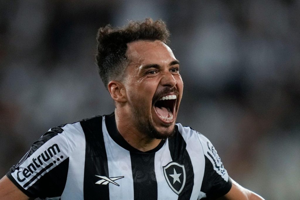 Eduardo, do Botafogo, comemora um dos gols marcados pelo time na Libertadores de 2024.