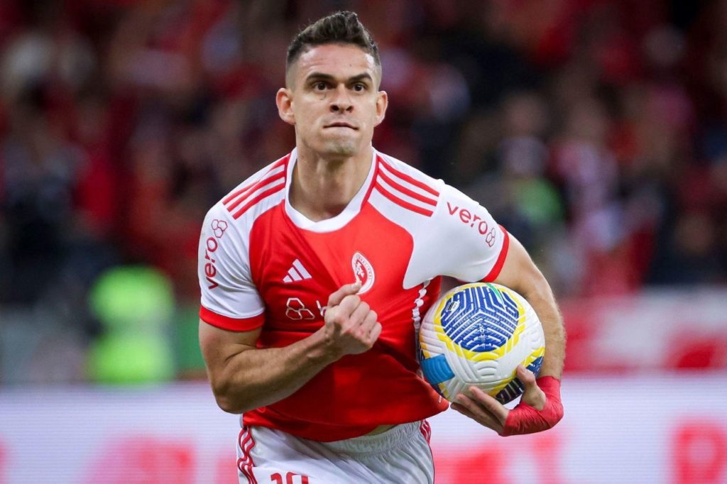 Borré-Inter-gol-alamy2X3THWD Atacante Borré comemorando gol do Inter no empate com o Atlético-GO no Beira-Rio