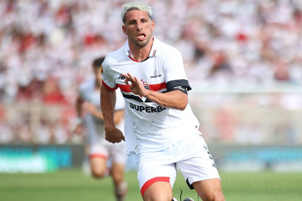 Calleri-São-Paulo-jogo-Alamy2wr2nja Centroavante Calleri em ação pelo São Paulo