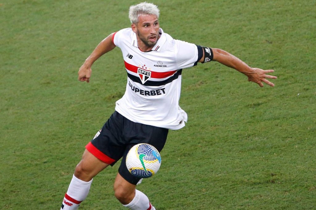 Calleri-São-Paulo-jogo-alamy2X1R8B3 Atacante Calleri em jogo do São Paulo no Brasileiro
