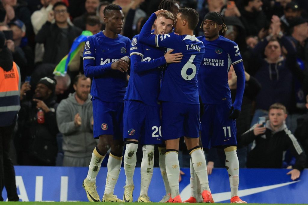 Cole-Palmer-Chelsea-gol-alamy2X18DH1 Atacante Cole Palmer comemora gol do Chelsea na vitória sobre o Everton no Stamford Bridge
