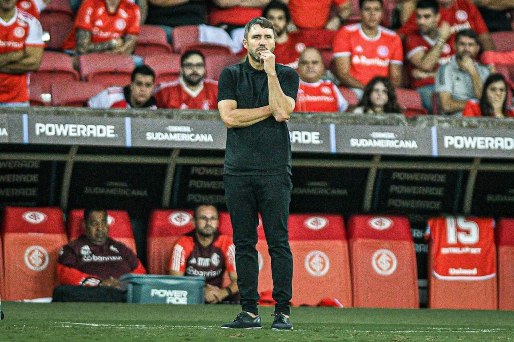 Eduardo-Coudet-Inter-treinador-alamy2X0AN1F Técnico Eduardo Coudet no comando do Internacional na Copa Sul-Americana