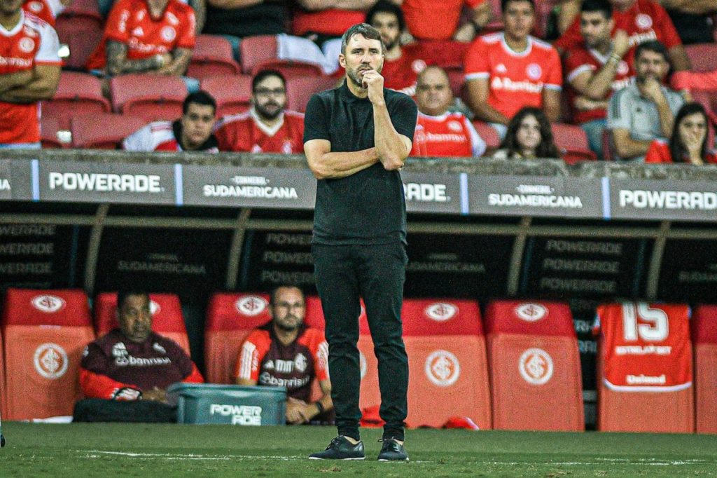 Técnico Eduardo Coudet no comando do Internacional na Copa Sul-Americana