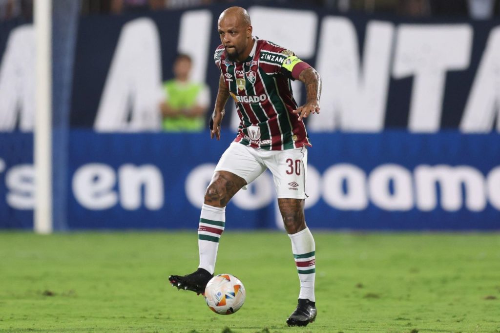 Zagueiro Felipe Melo jogando pelo Fluminense