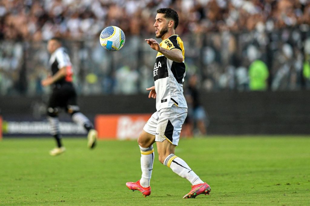 Fellipe Mateus do Criciúma em jogo contra o Vasco pelo Brasileirão